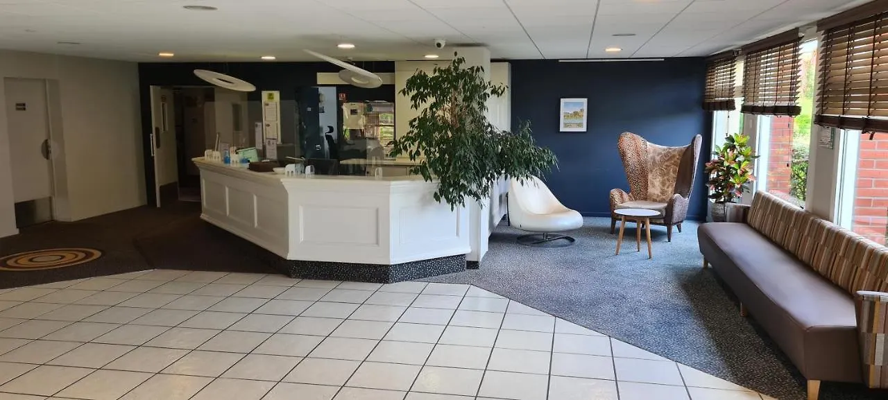 Hostellerie Saint Vincent Beauvais Aeroport 3*,